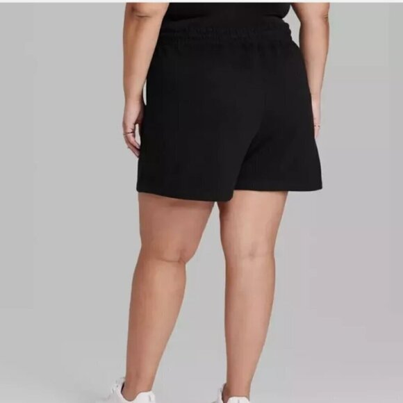 NWT Wild Fable - Women's High-Rise Fleece Bermuda Short - Black - Extra Small - Picture 2 of 2